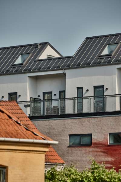 Von Unterrichtsräumen zu neuen Häusern mit Stahlfassaden und Stahldächern, Dannebrogsgade 43, 9000 Aalborg, Dänemark